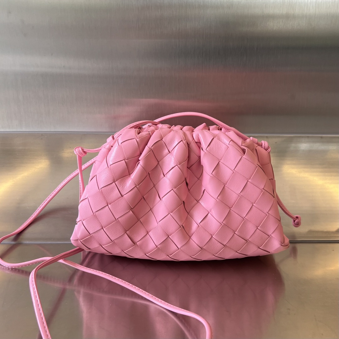 Mini Pouch Intrecciato Leather Clutch Pink